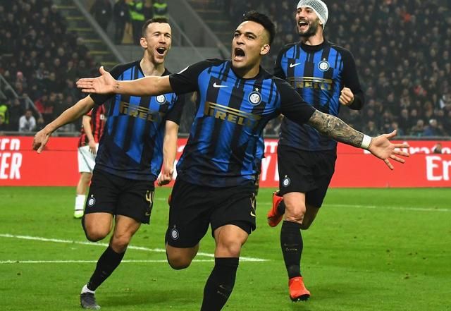 亚足联官网：上海海港卫冕中超冠军，却在亚洲赛场举步维艰（亚足联官网：上海海港连冠中超，亚洲赛场难有突破）