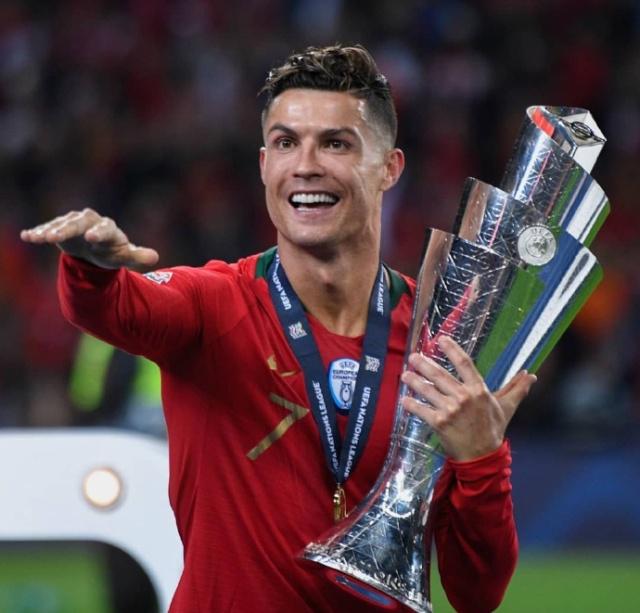 西蒙斯：很开心见到孙兴慜，他是热刺传奇&我很荣幸继承7号